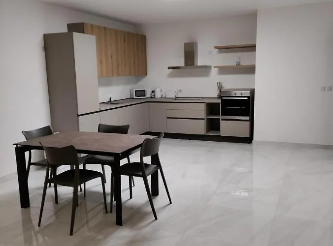 Modern Maisonette In Qawra